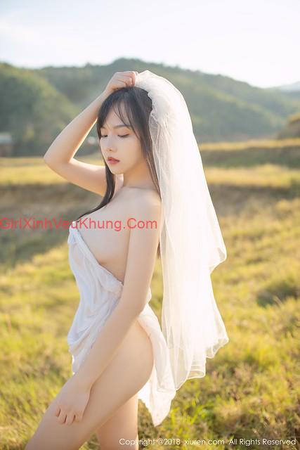 ảnh sex chụp lén em show hàng ngoài đồng